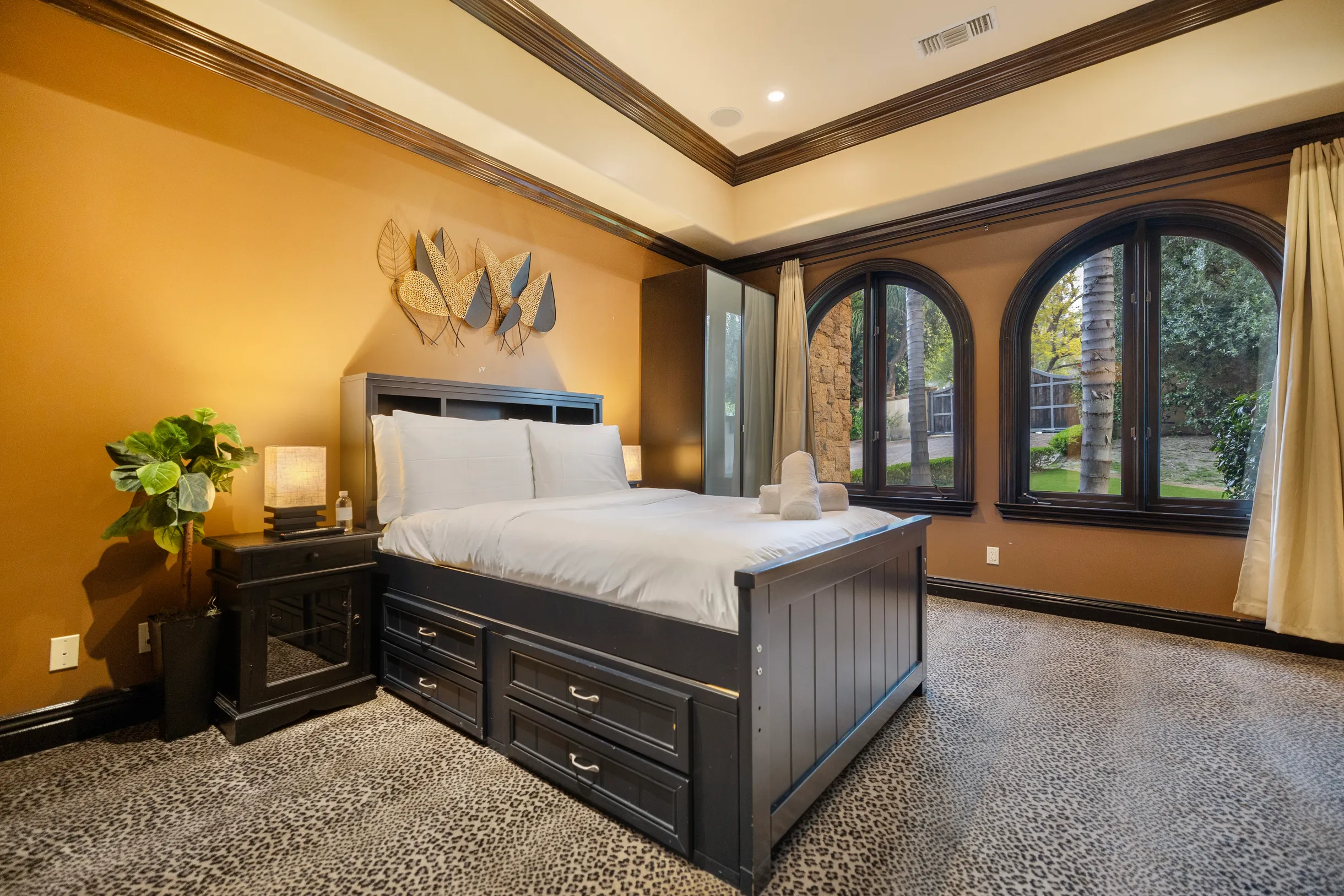 Wander Tarzana Estate #23