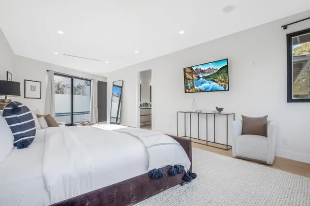 Bedroom 1 image 1