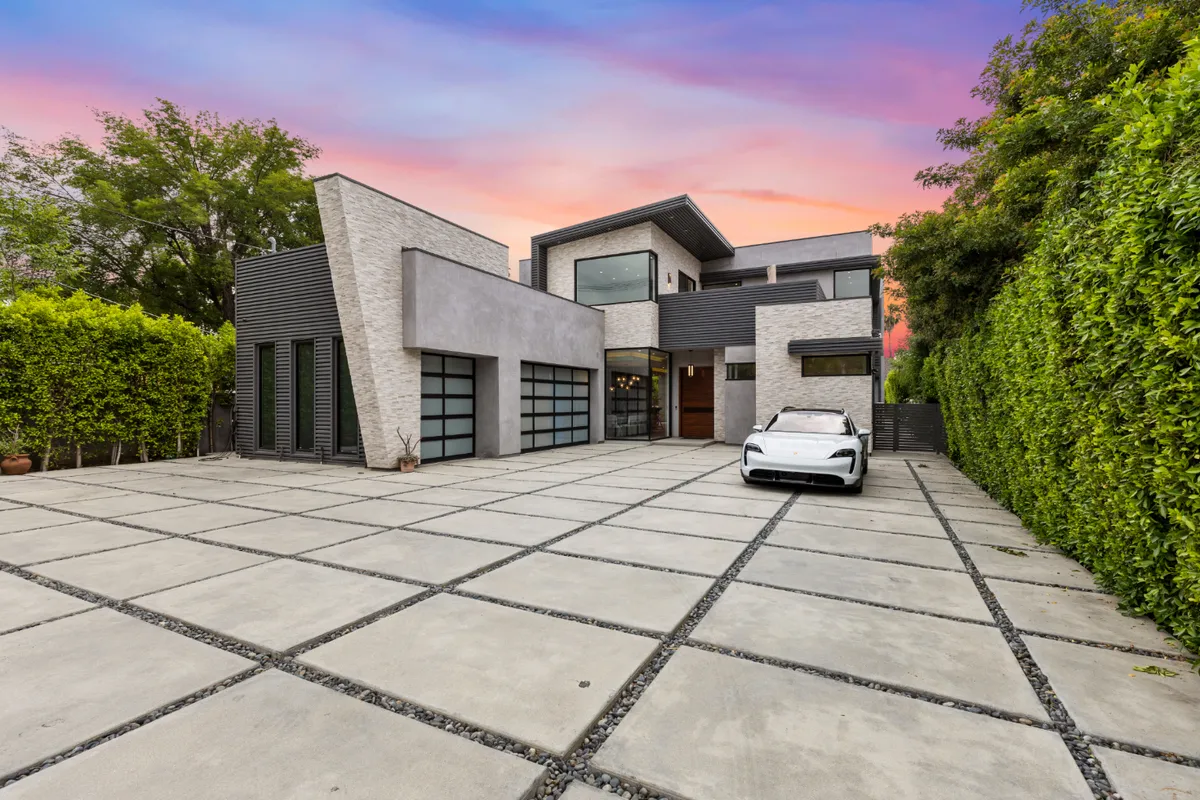 Wander Tarzana Haven #4