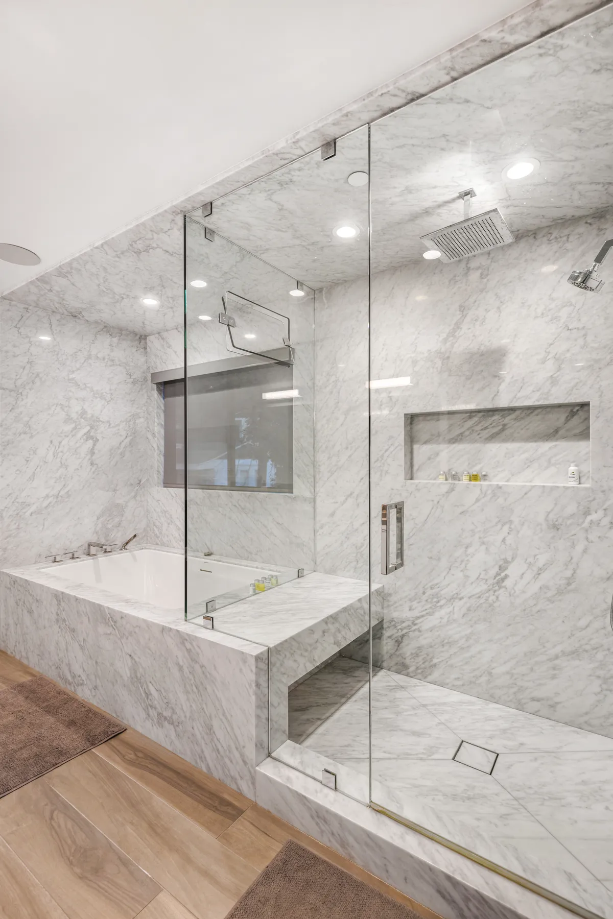 Wander Hollywood Mirage