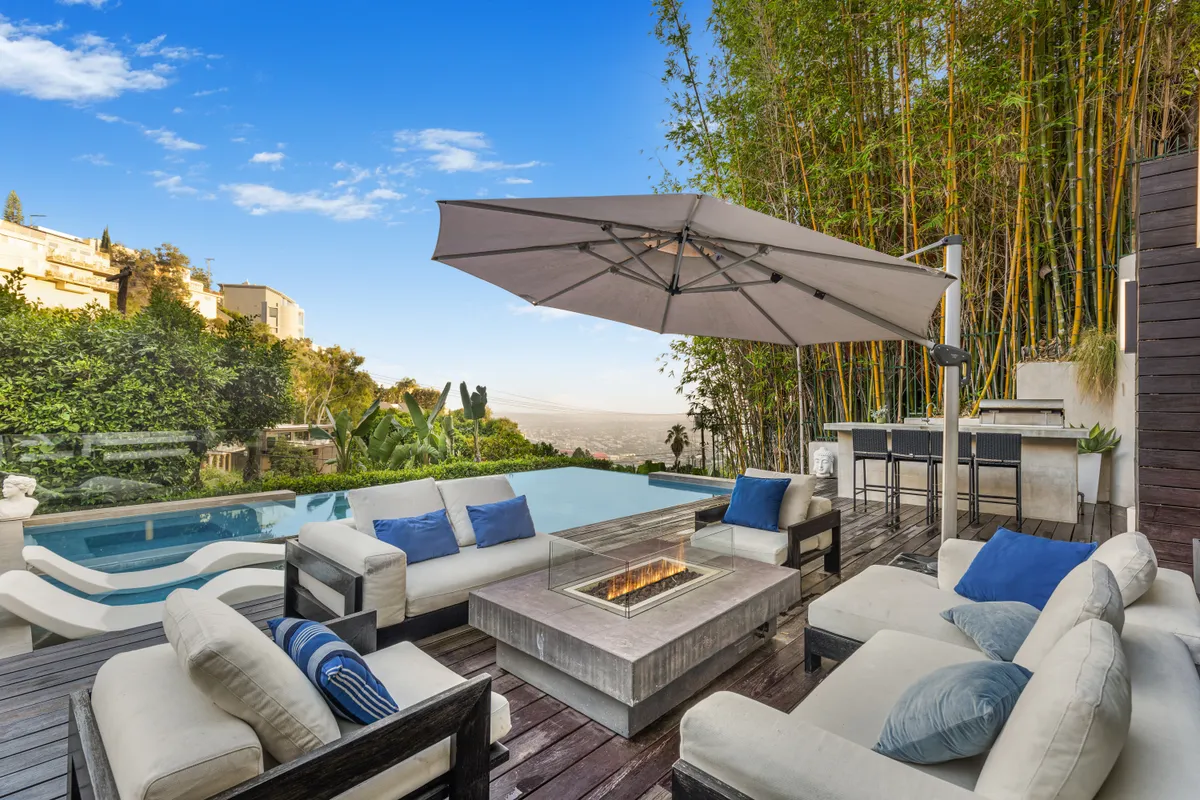 Wander Hollywood Hills Horizon