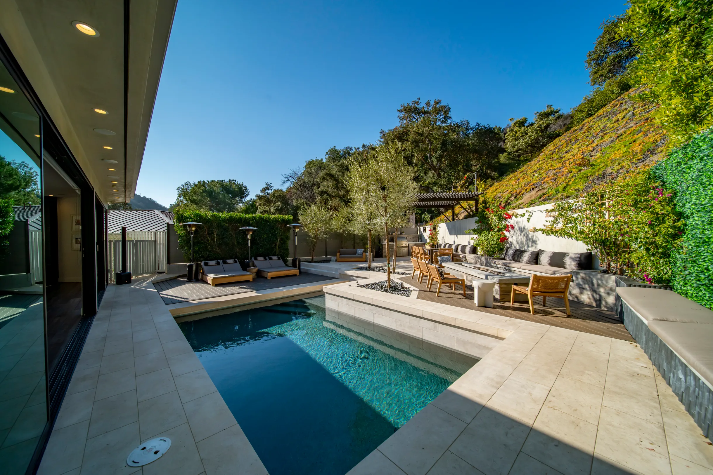 Wander Hollywood Haven #113