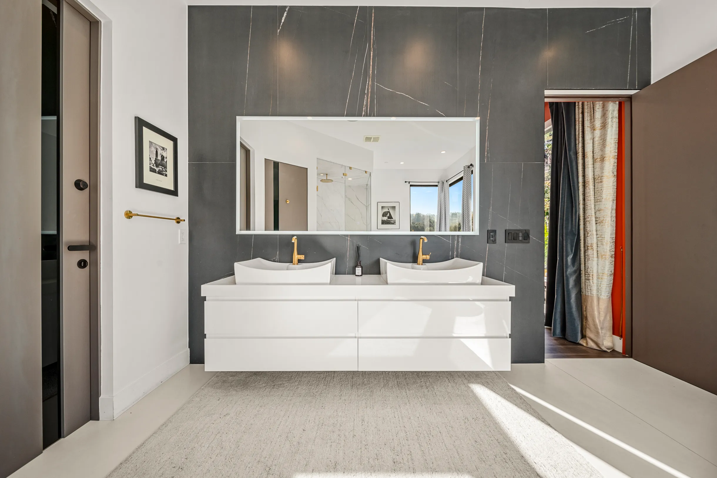 Wander Hollywood Haven #111