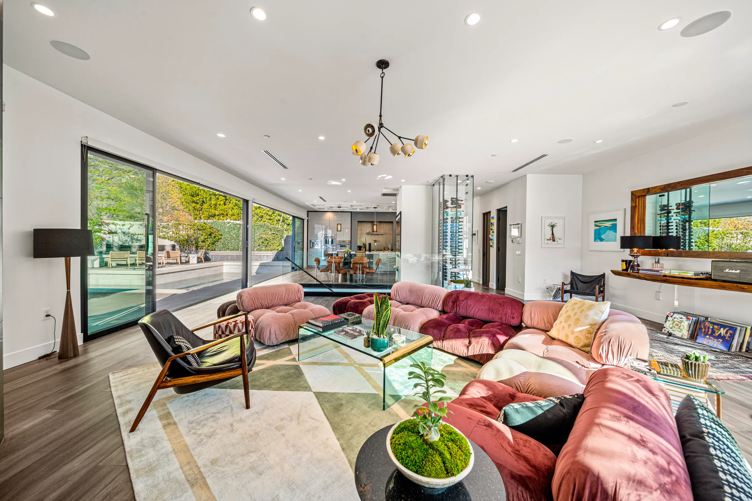 Wander Hollywood Haven #101