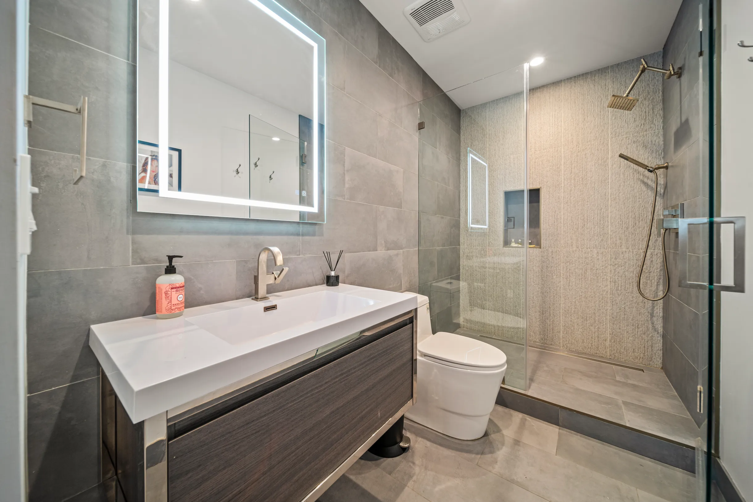 Wander Hollywood Haven #16