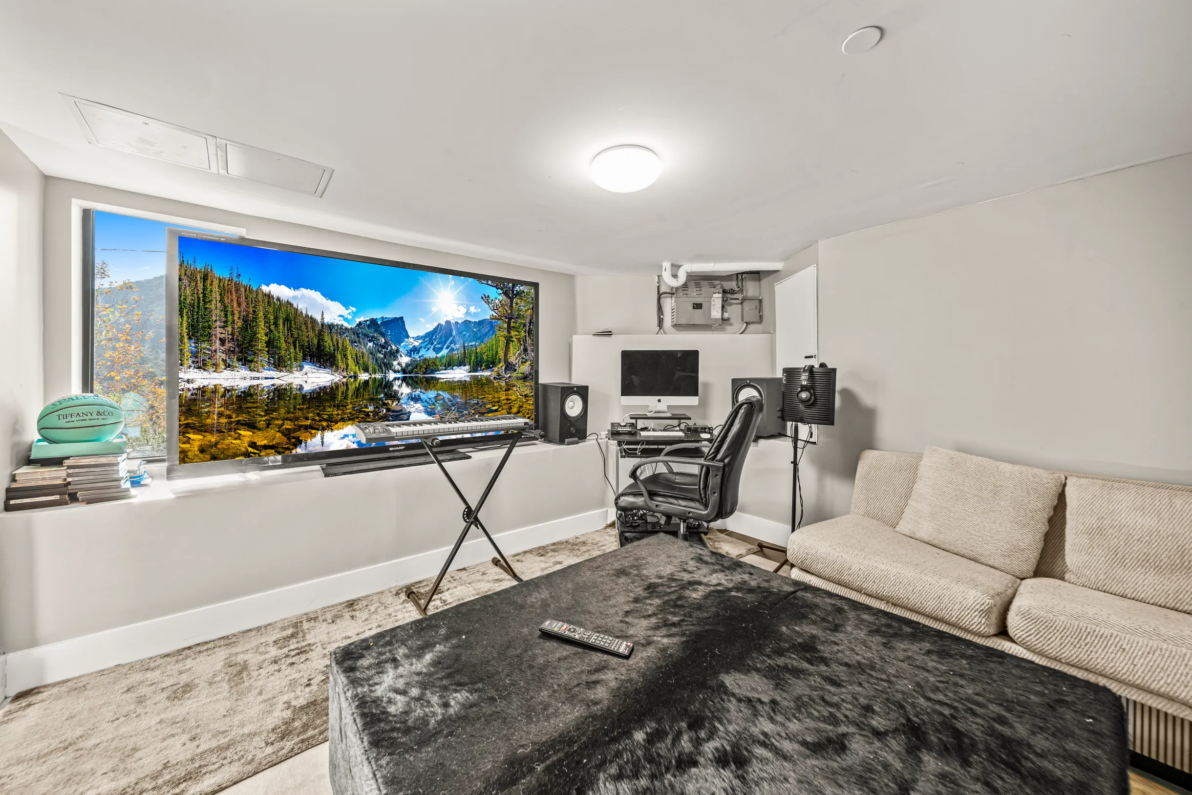 Wander Hollywood Haven #17