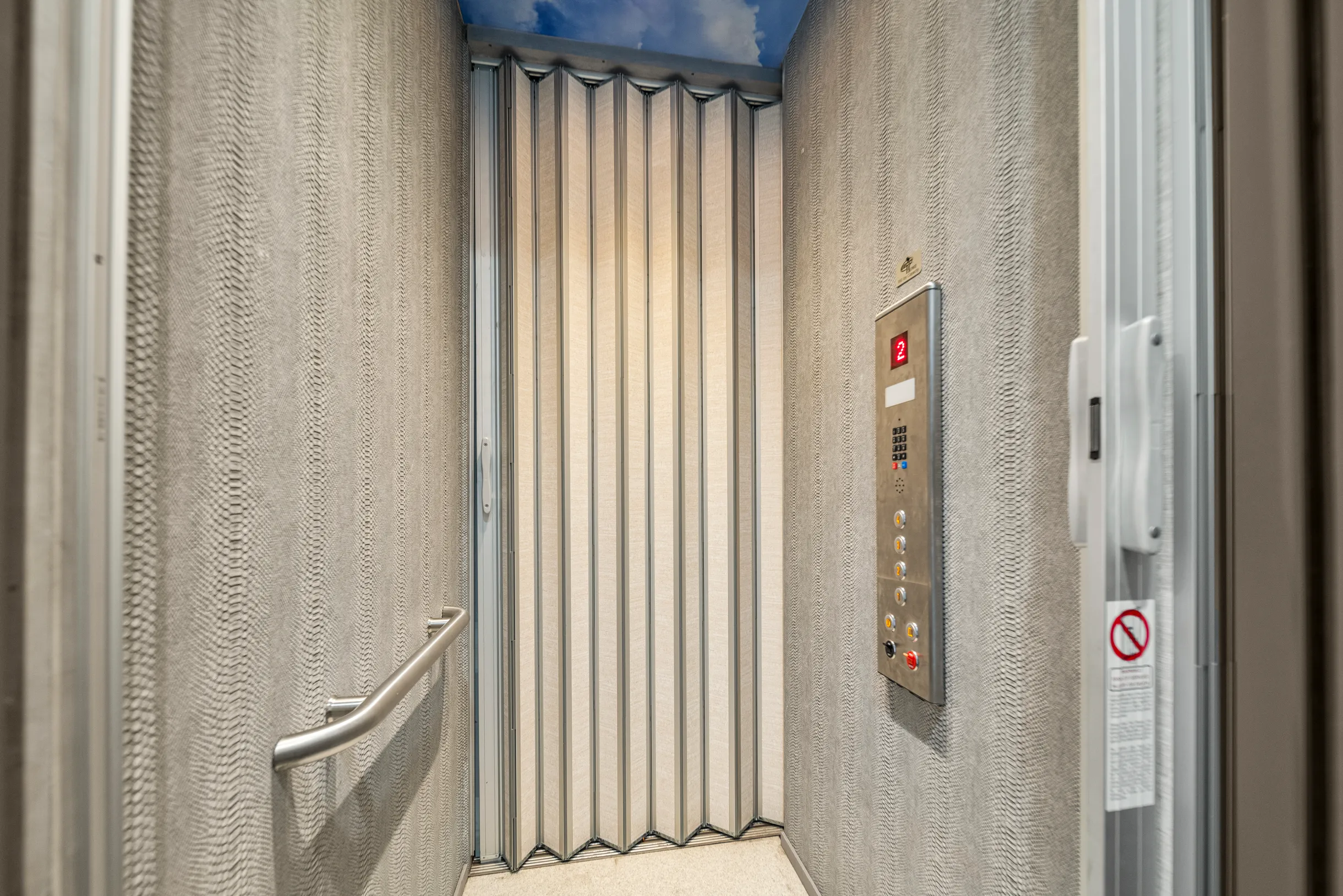 Wander Hollywood Haven #82