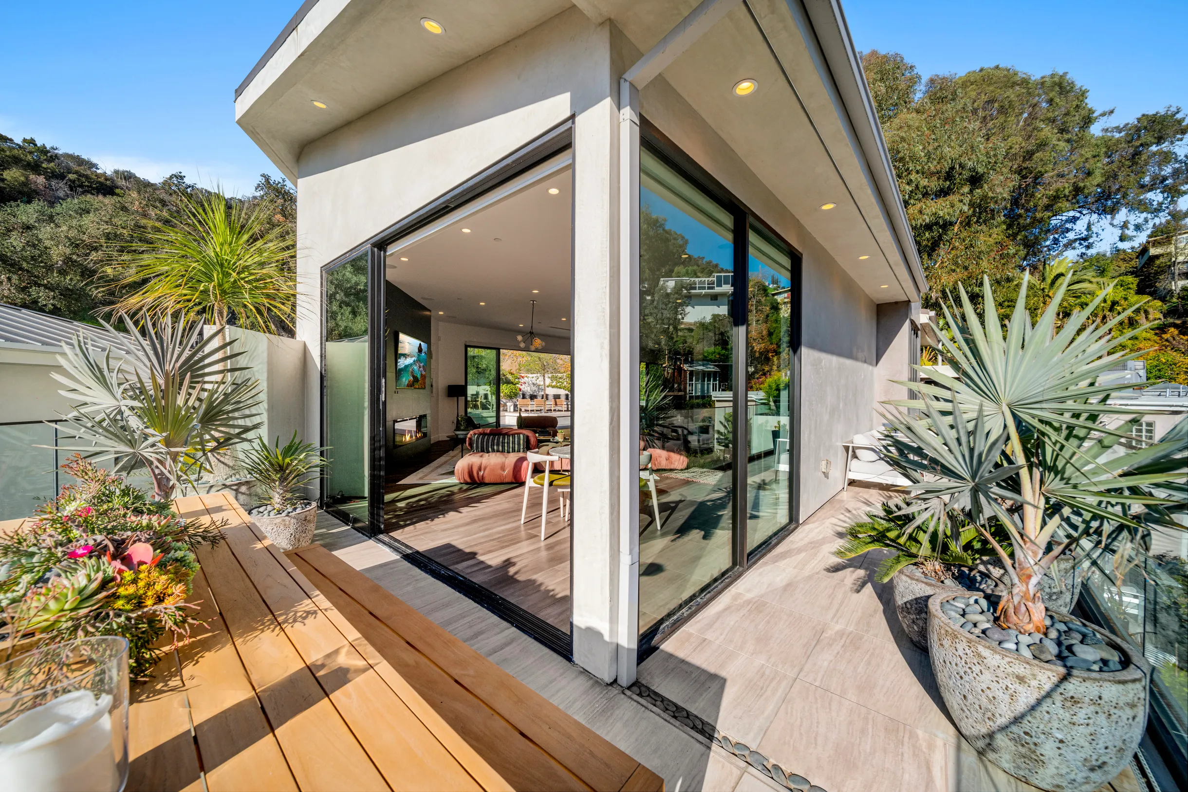 Wander Hollywood Haven #102