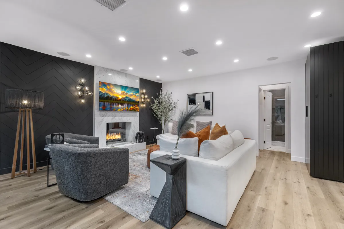 Property in Woodland Hills, Los Angeles property photo 3