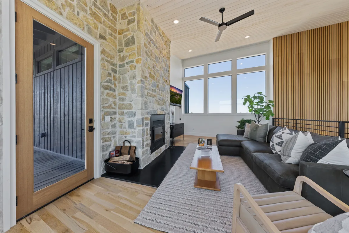 Wander Broken Bow Hollow