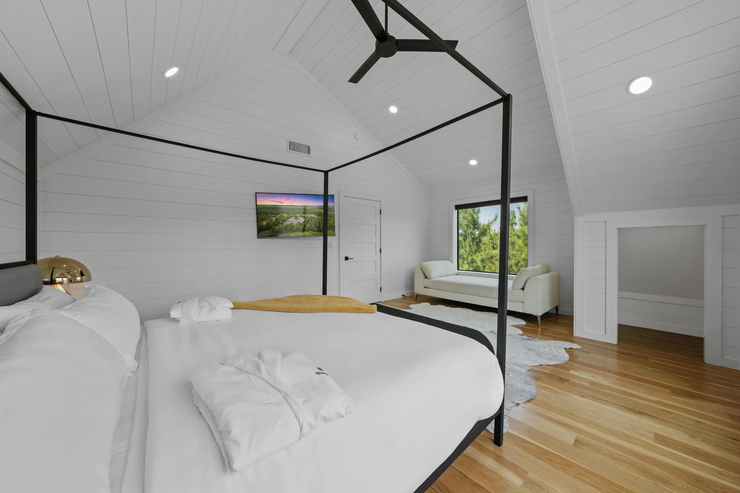 Wander Broken Bow Woods #111