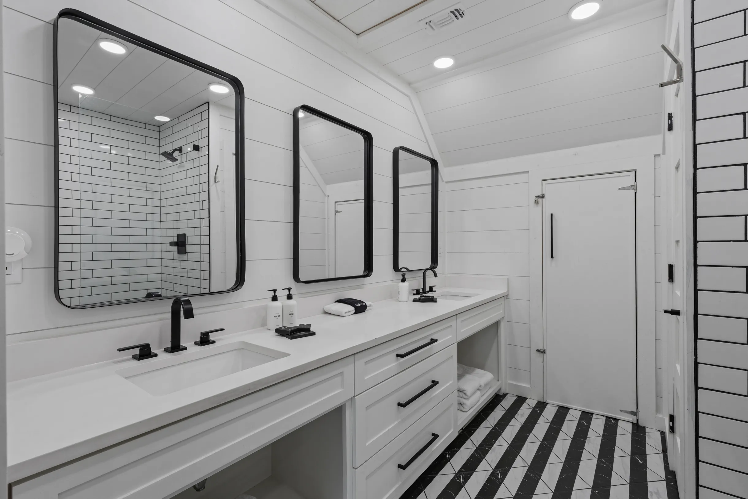 Wander Broken Bow Woods #74