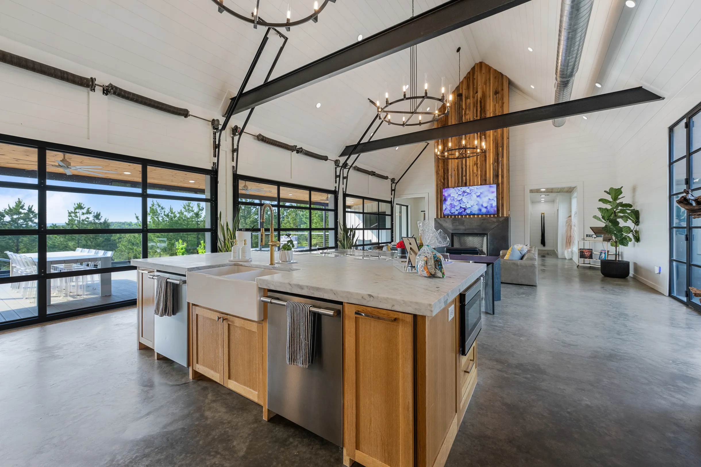 Wander Broken Bow Woods #129