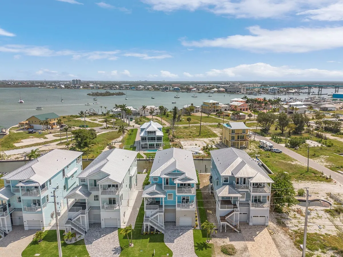 Wander Fort Myers Pearl