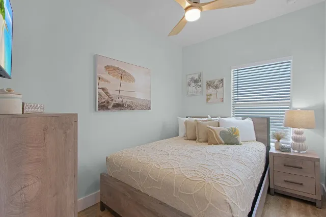 Bedroom 5 image 1