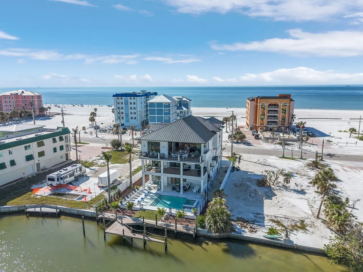 Wander Fort Myers Oasis #52