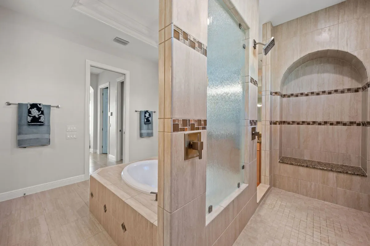 8214 Papa's Boat House Private Beach House: Heated Pool & Ocean #20