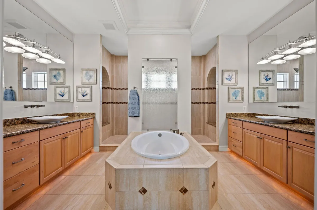 8214 Papa's Boat House Private Beach House: Heated Pool & Ocean #13