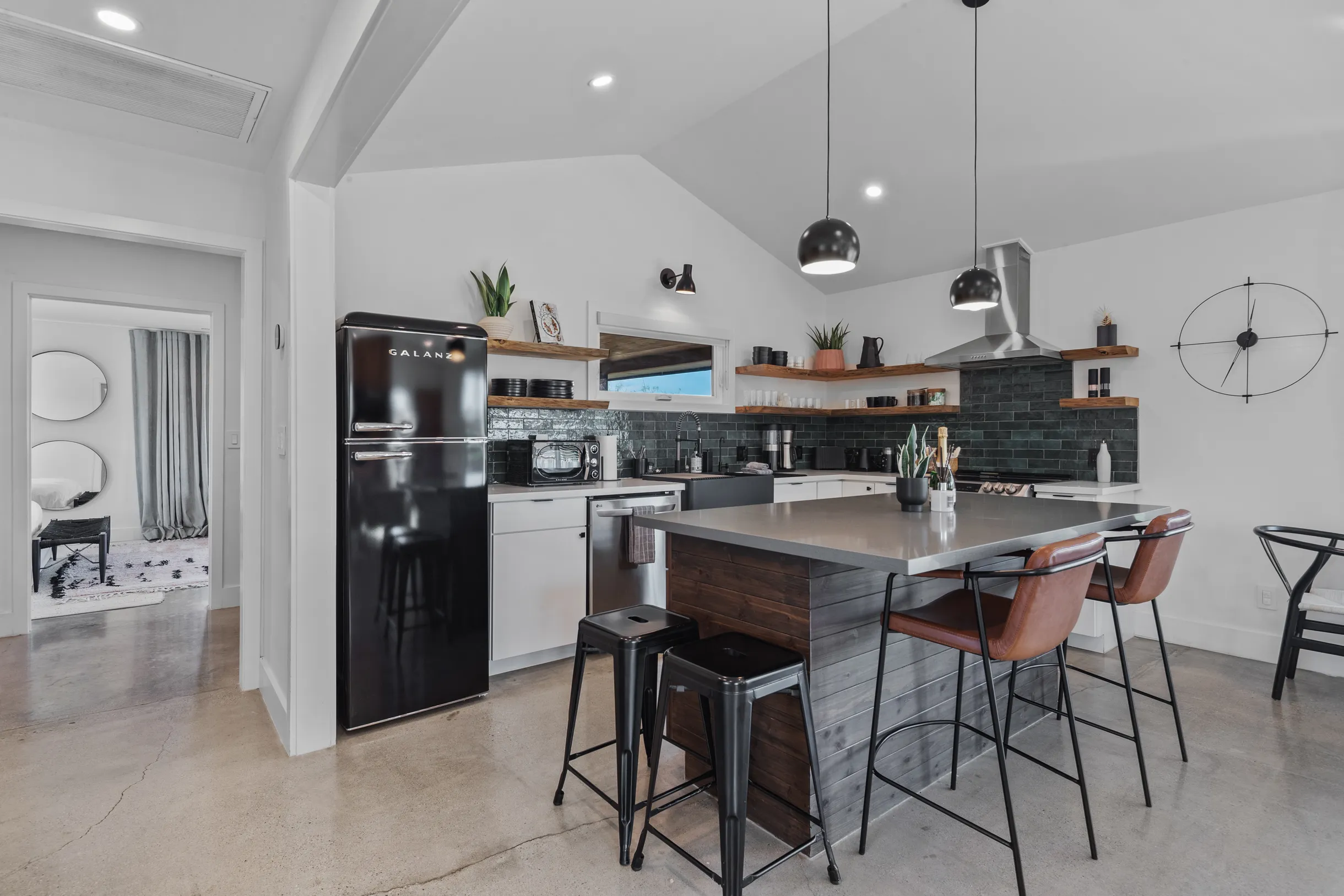 Calico Landing, Desert Pool + Spa Retreat #24