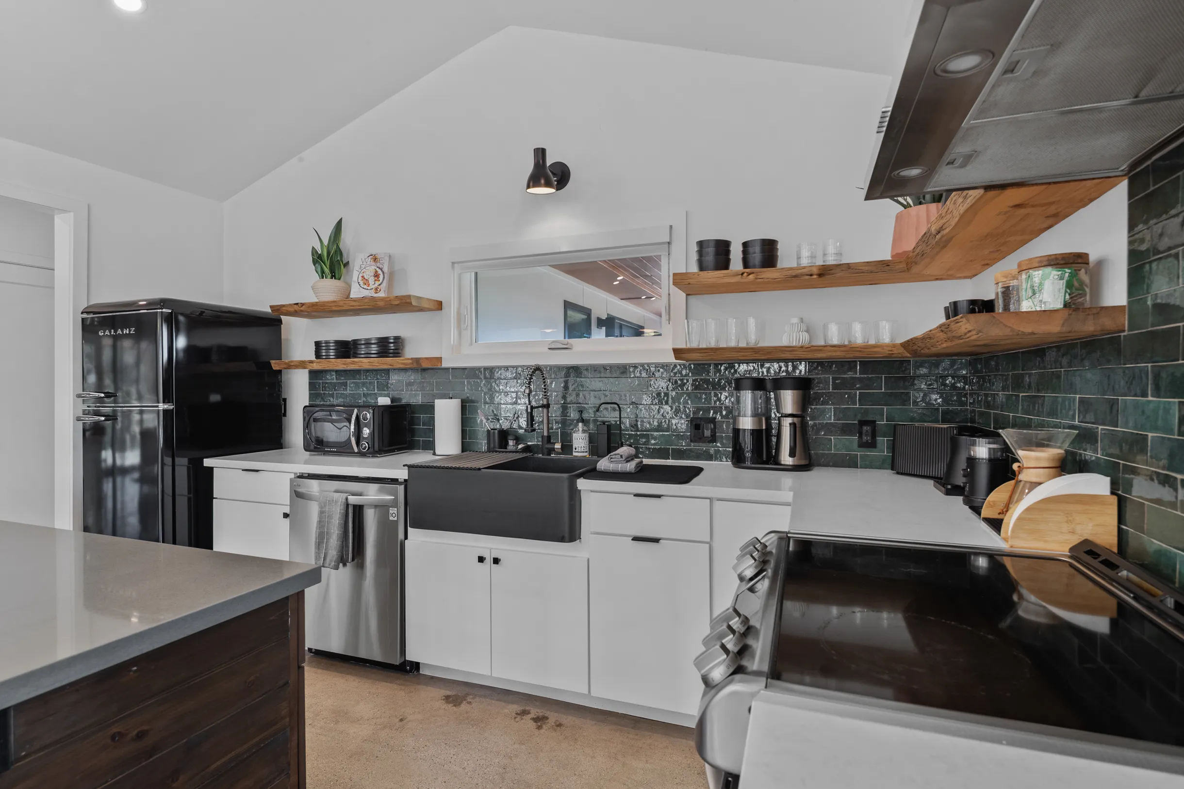 Calico Landing, Desert Pool + Spa Retreat #14