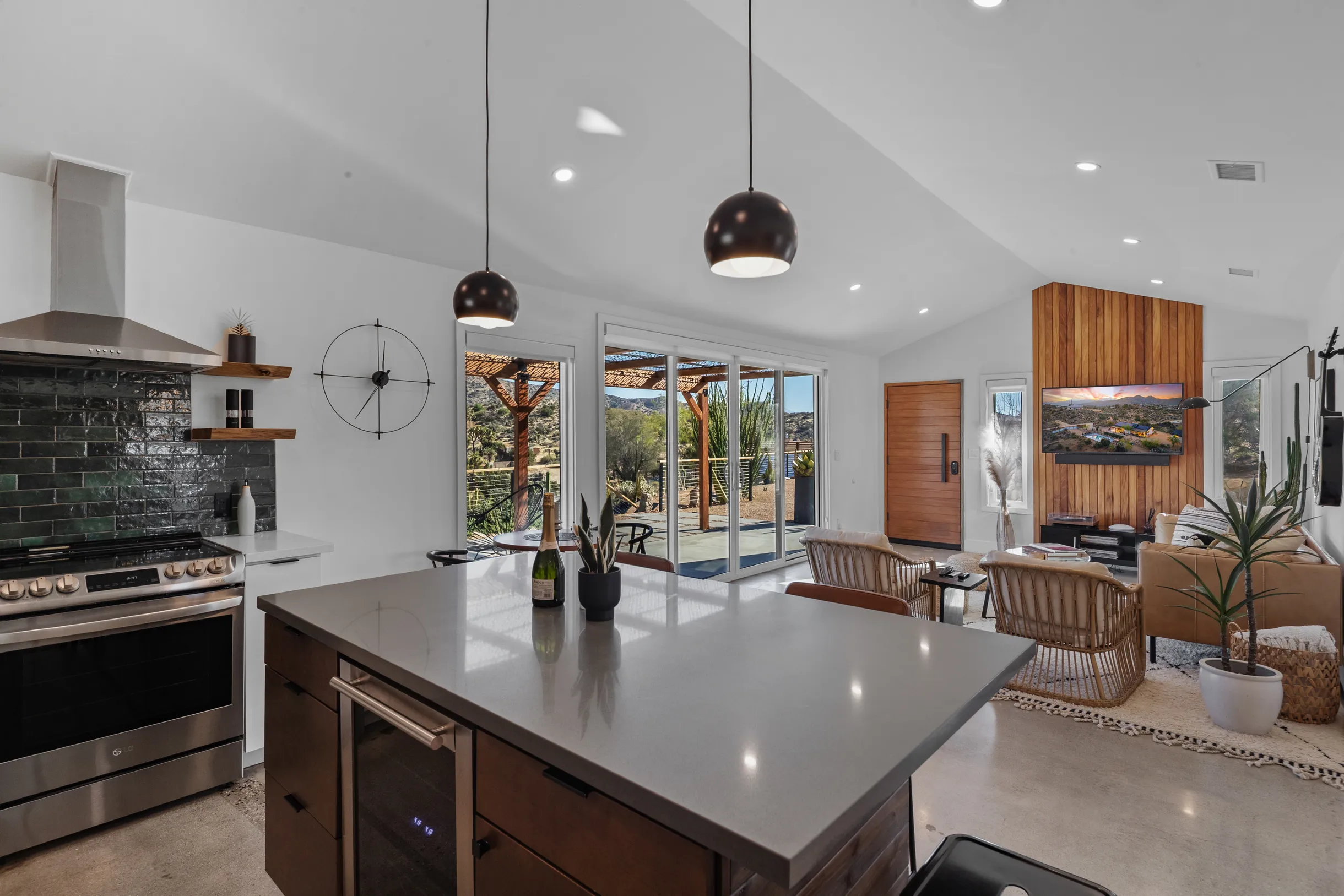 Calico Landing, Desert Pool + Spa Retreat #57