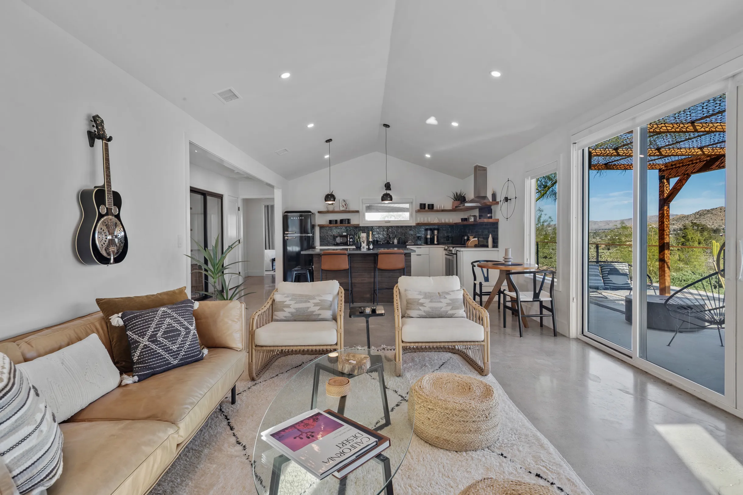 Calico Landing, Desert Pool + Spa Retreat #58