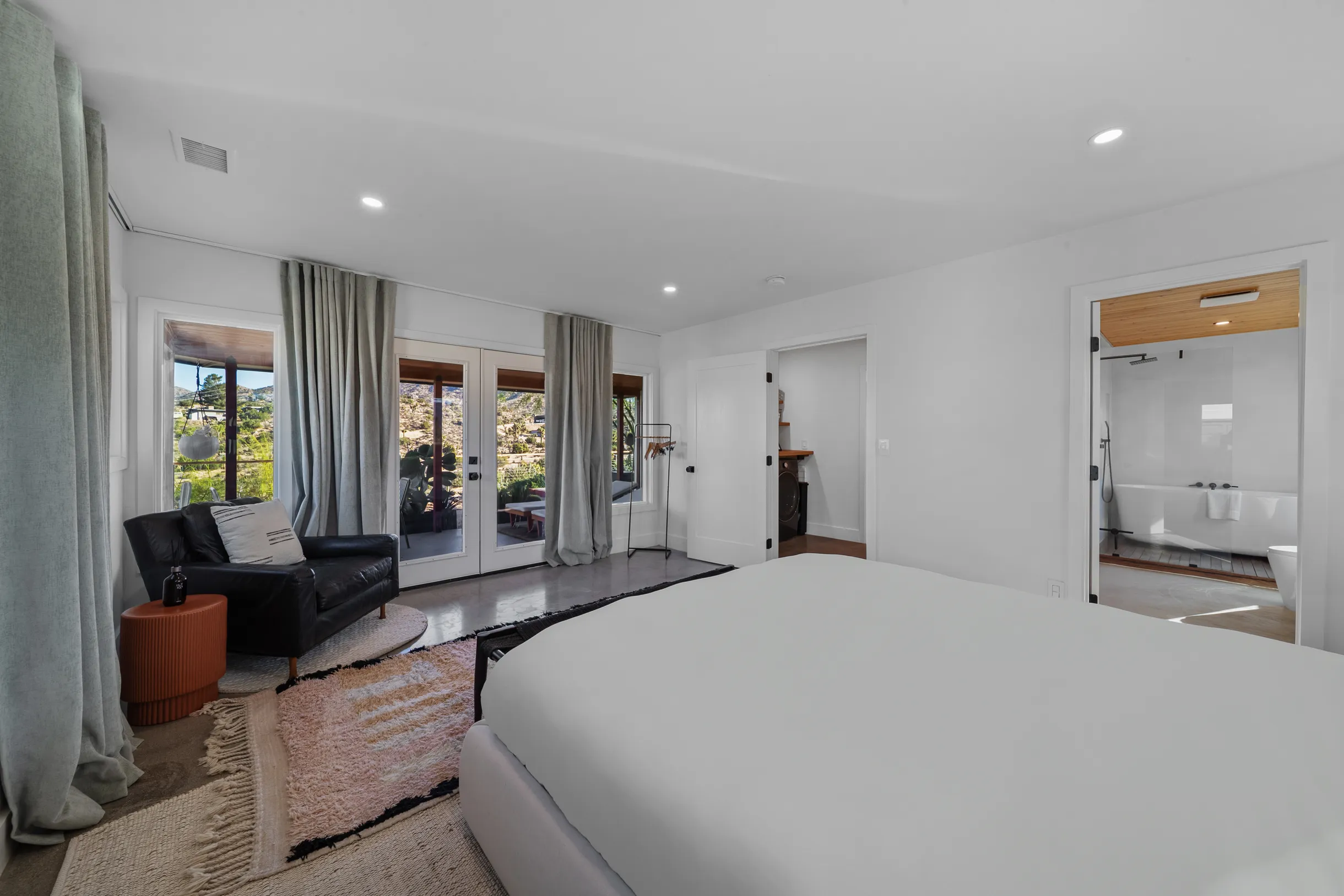 Calico Landing, Desert Pool + Spa Retreat #39