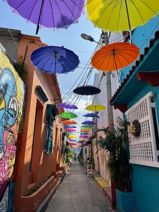 Calle de Las Sombrillas