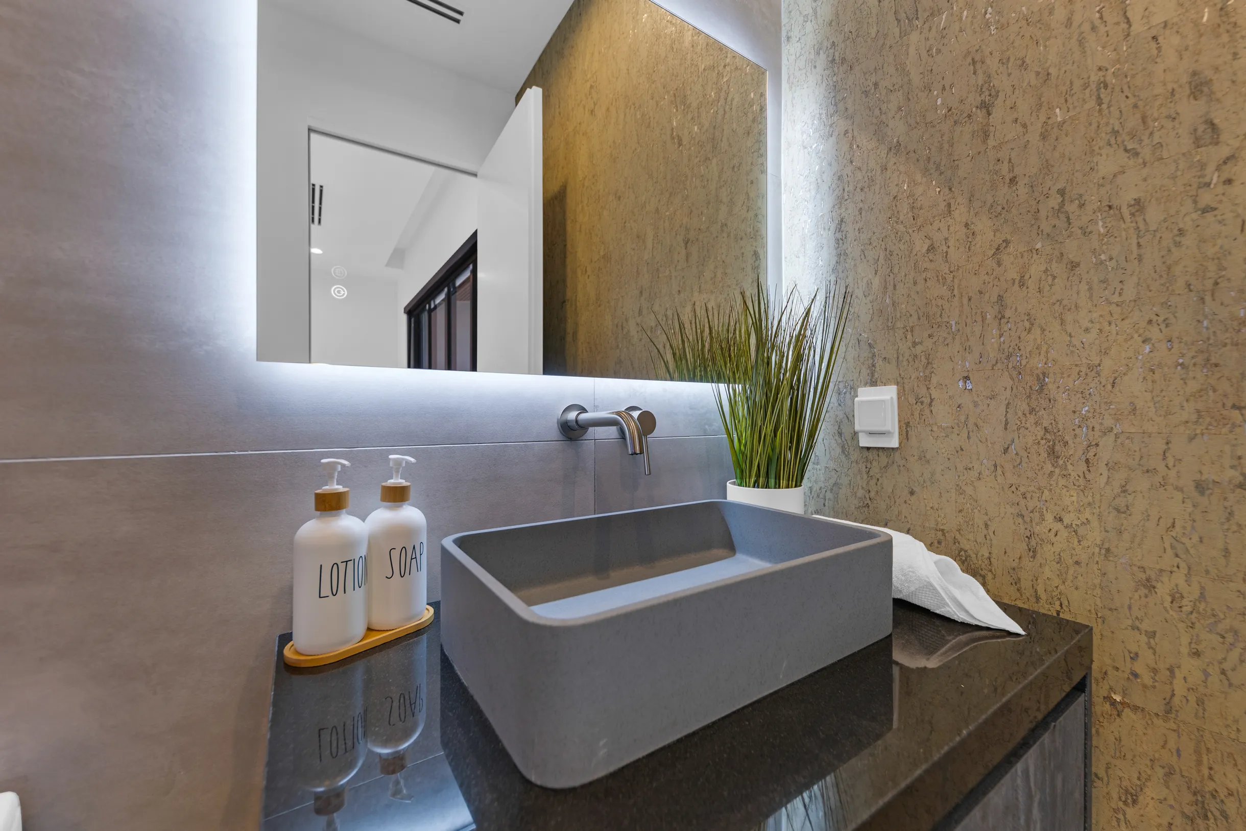 Wander Fort Lauderdale Tropic #22