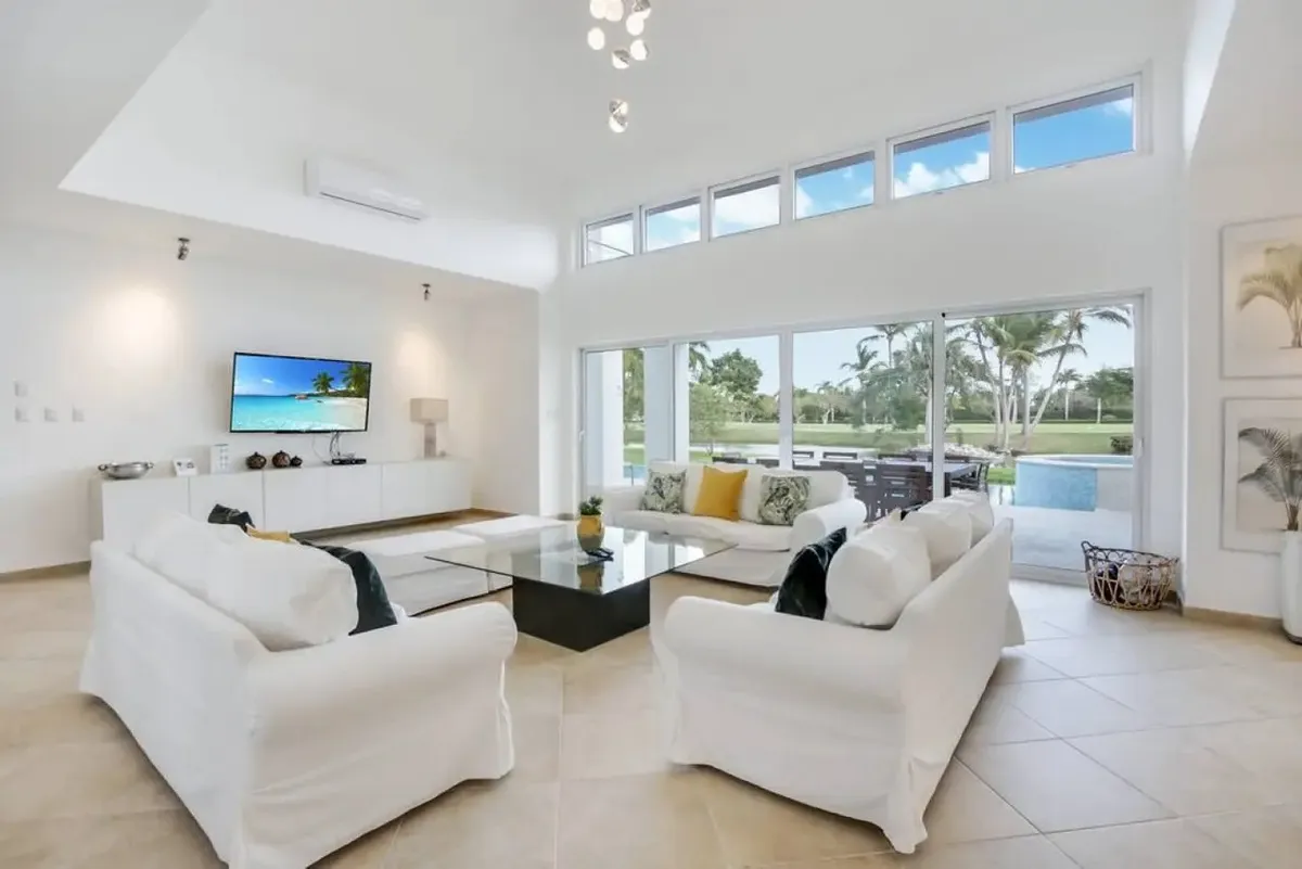 Cocotal Mansion: 2 villas ideal for groups with pools, Jacuzzi & full staff