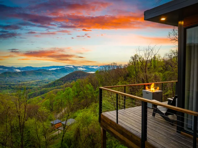 Wander Luxe Glass Cabin