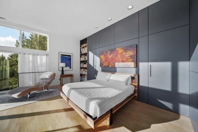 Bedroom 1 image 1