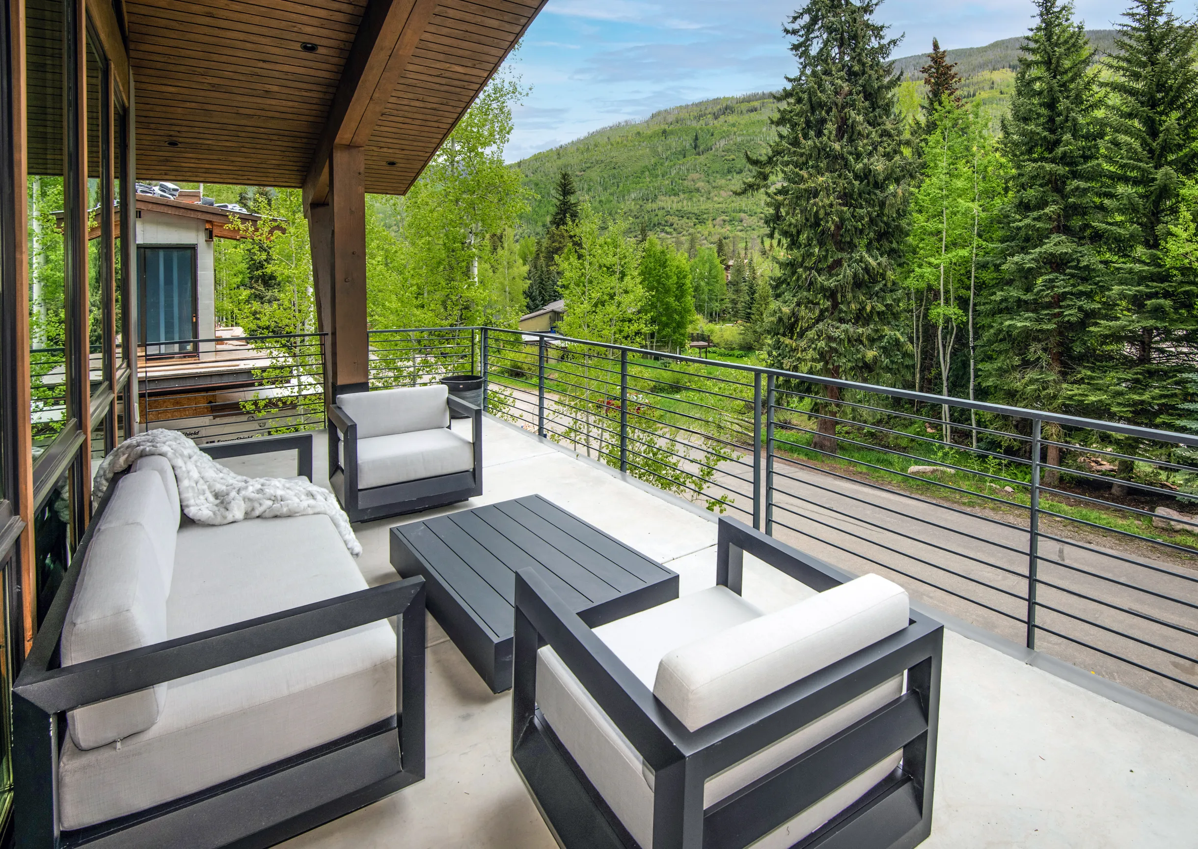 Aprés Chalet #5