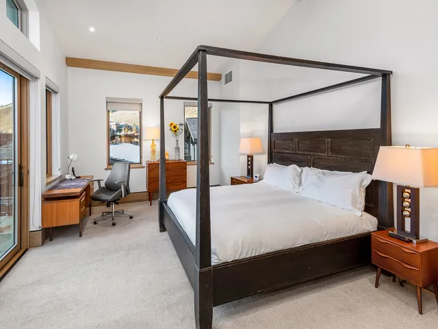 Bedroom 1 image 1