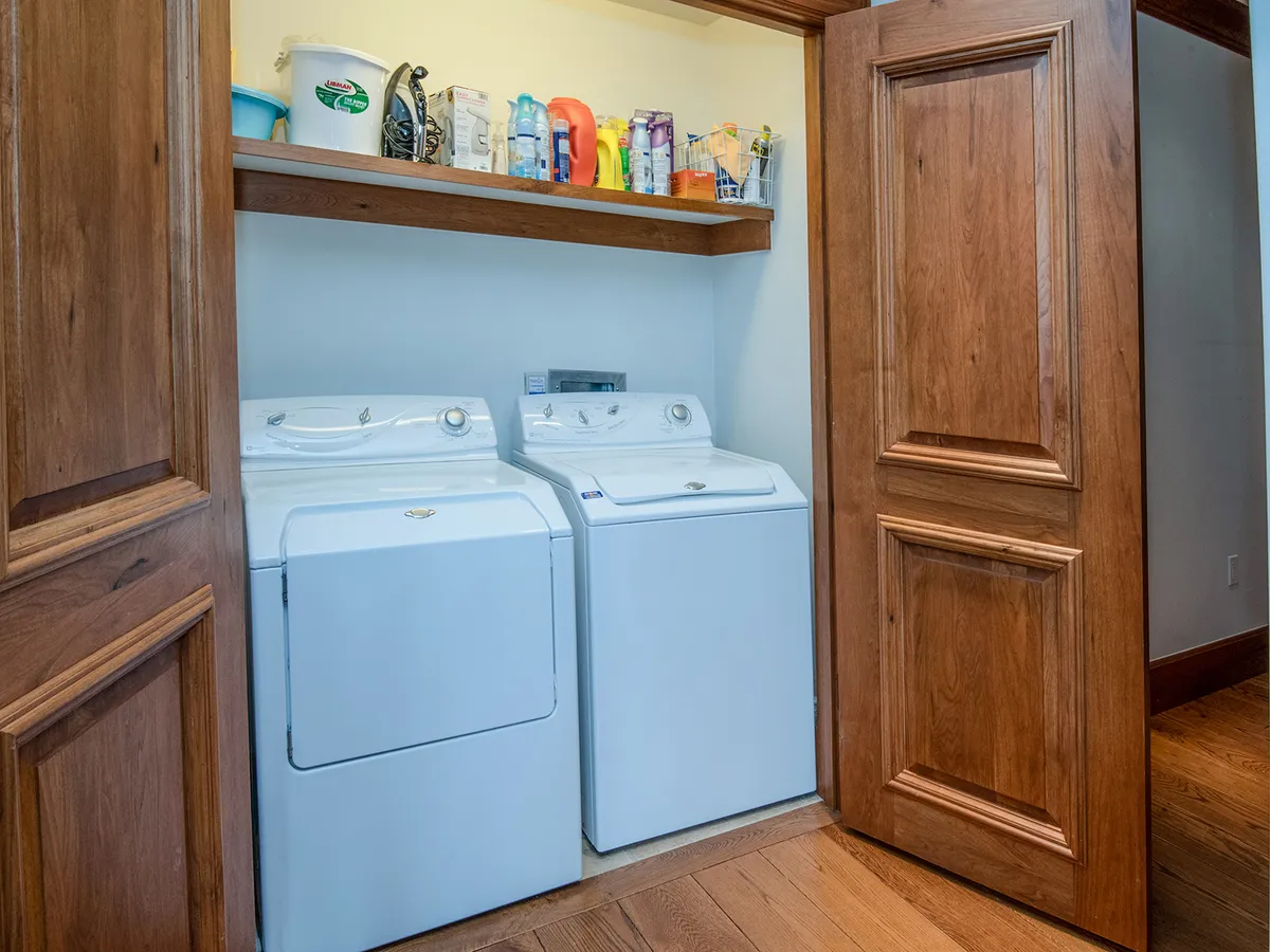 Wander Bachelors GuIch