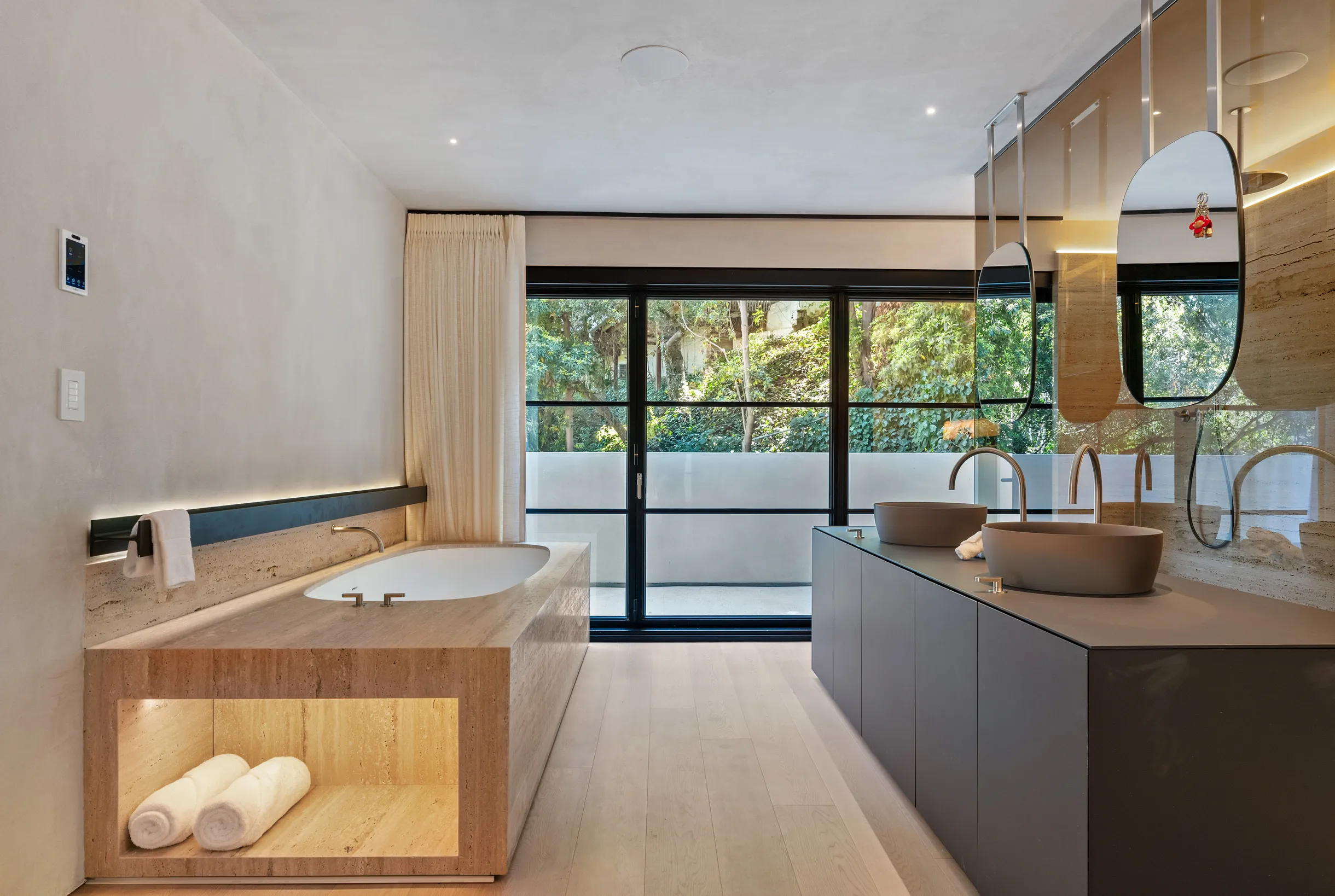 Wander Hollywood Ember #39