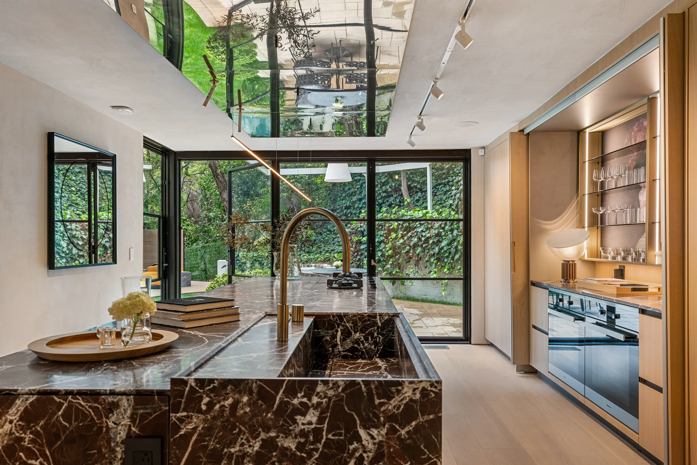 Wander Hollywood Ember #23