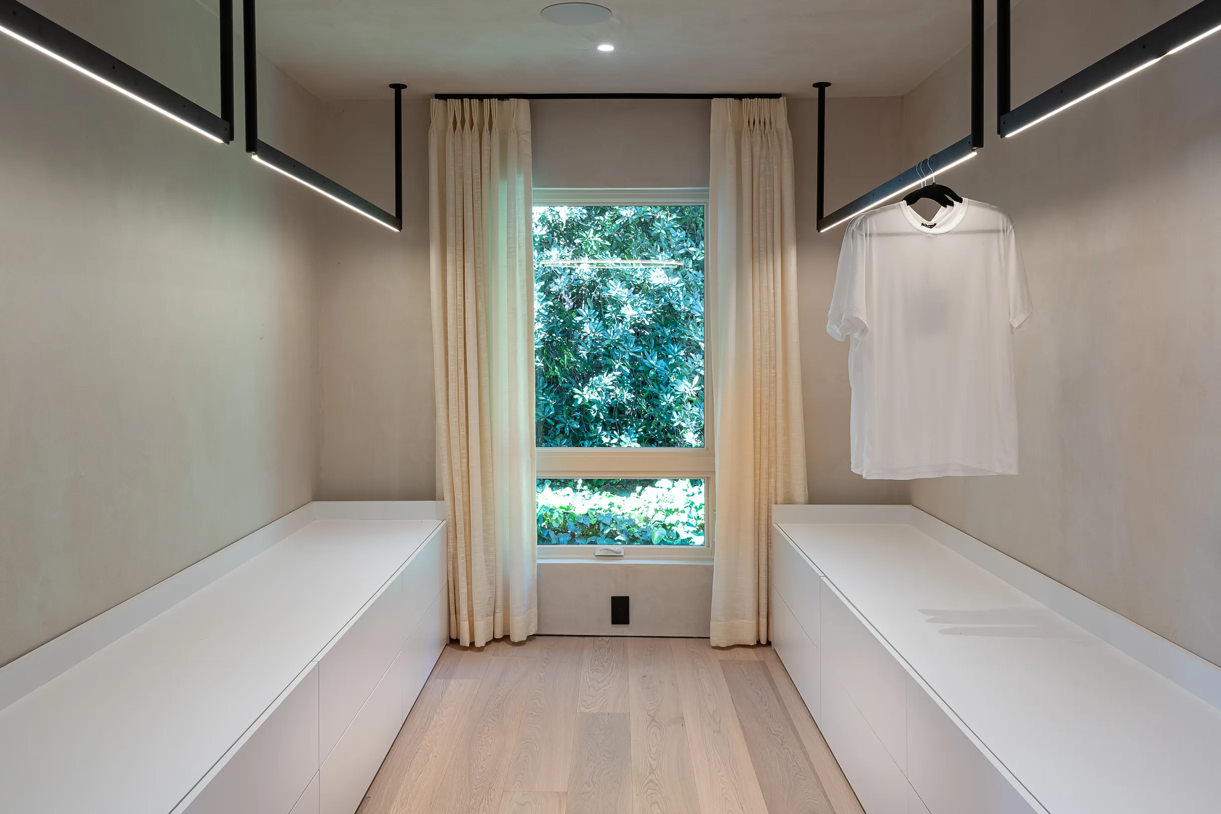 Wander Hollywood Ember #51