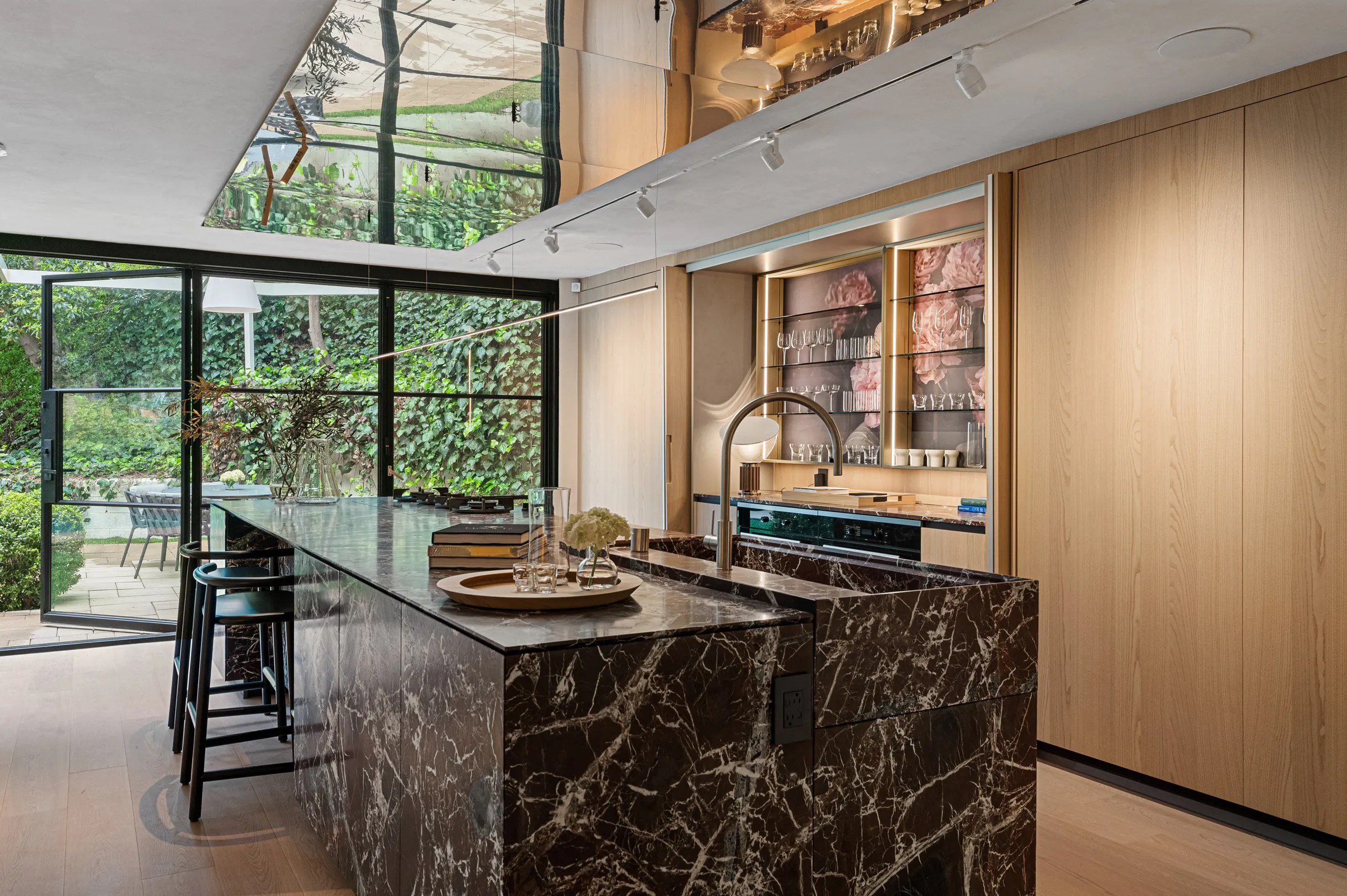 Wander Hollywood Ember #11