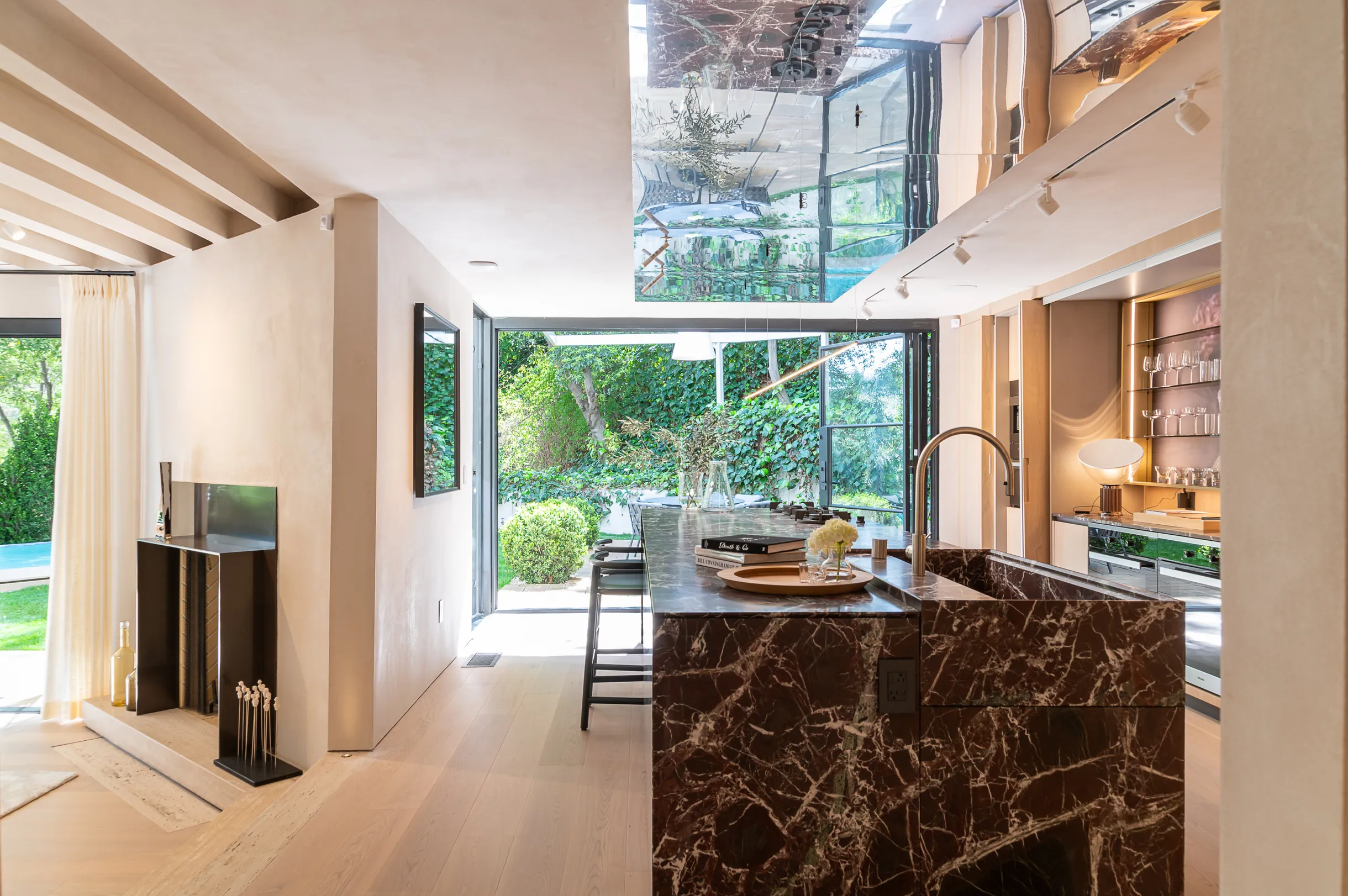 Wander Hollywood Ember #47