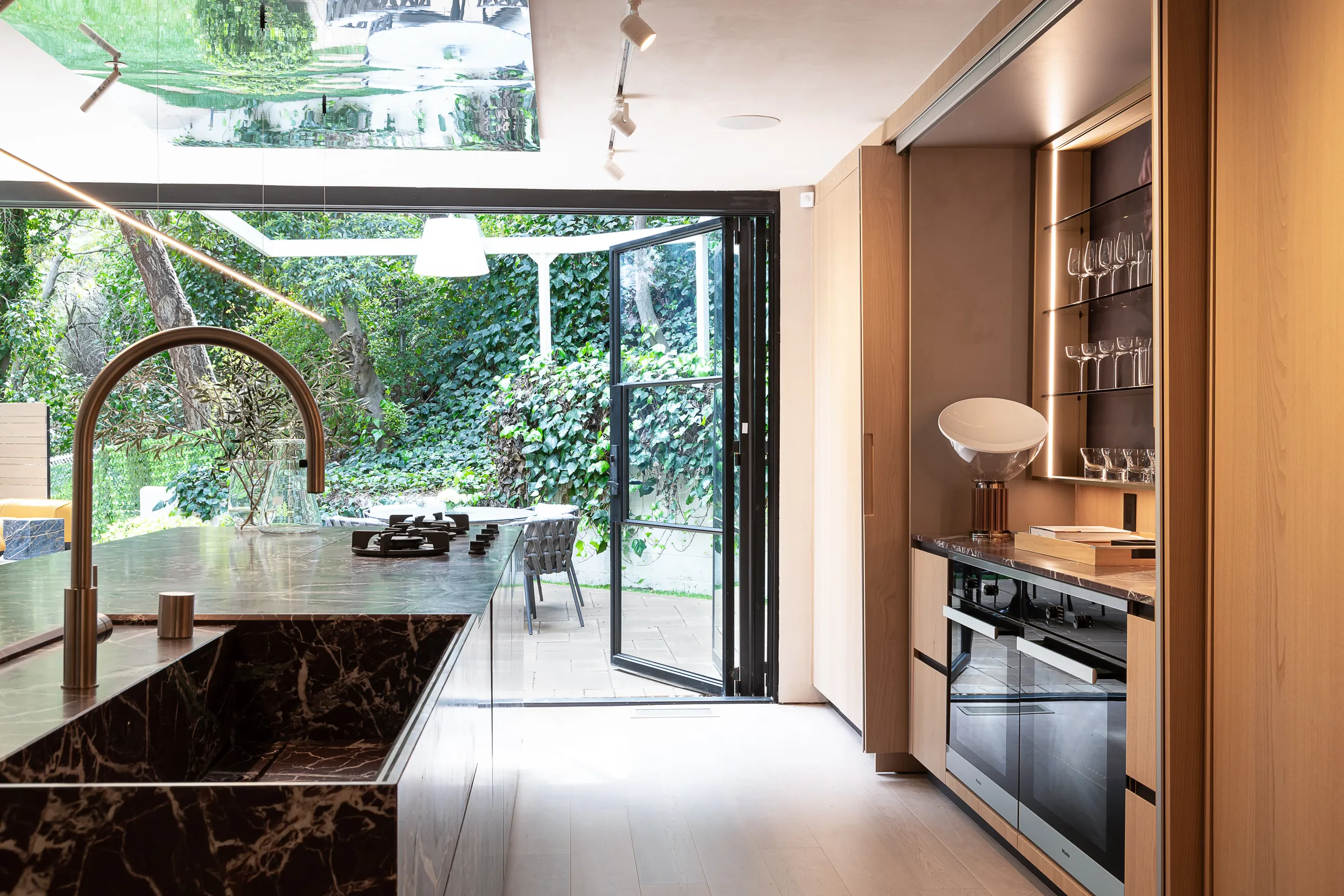 Wander Hollywood Ember #41