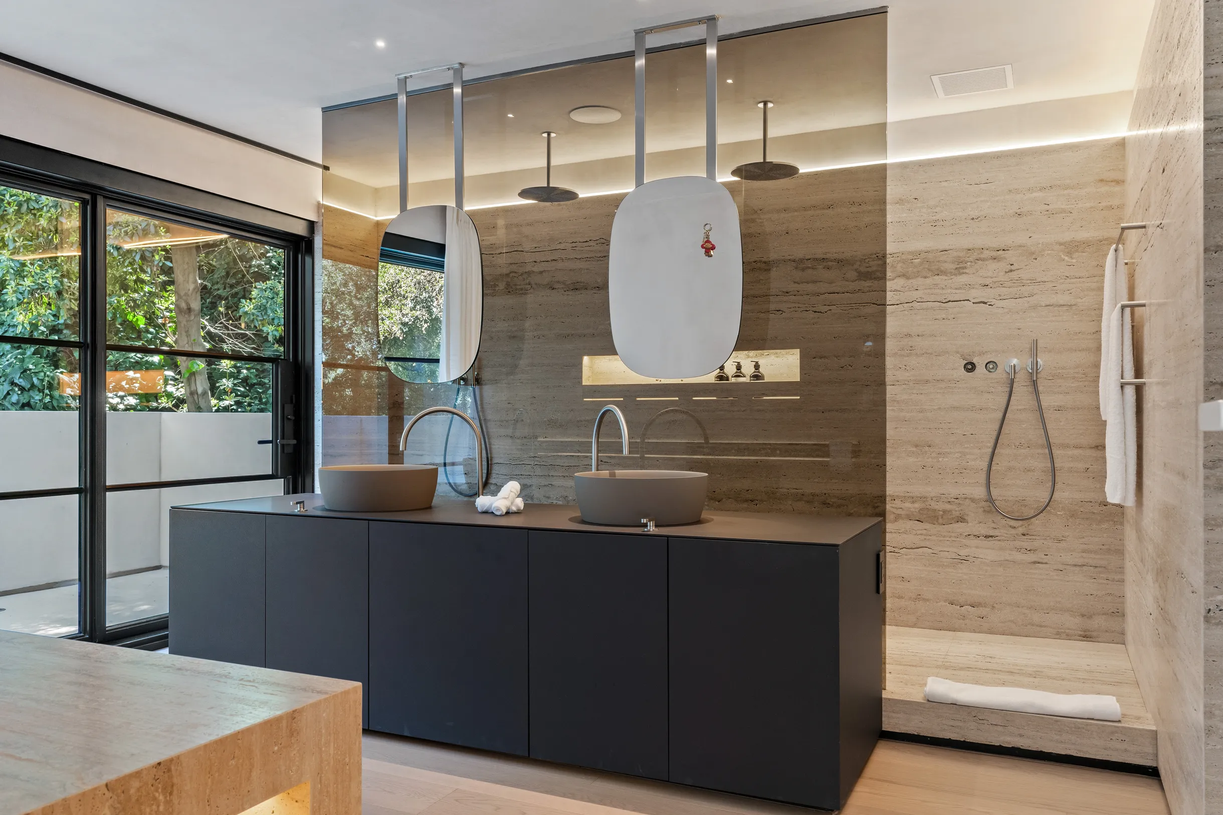 Wander Hollywood Ember #25