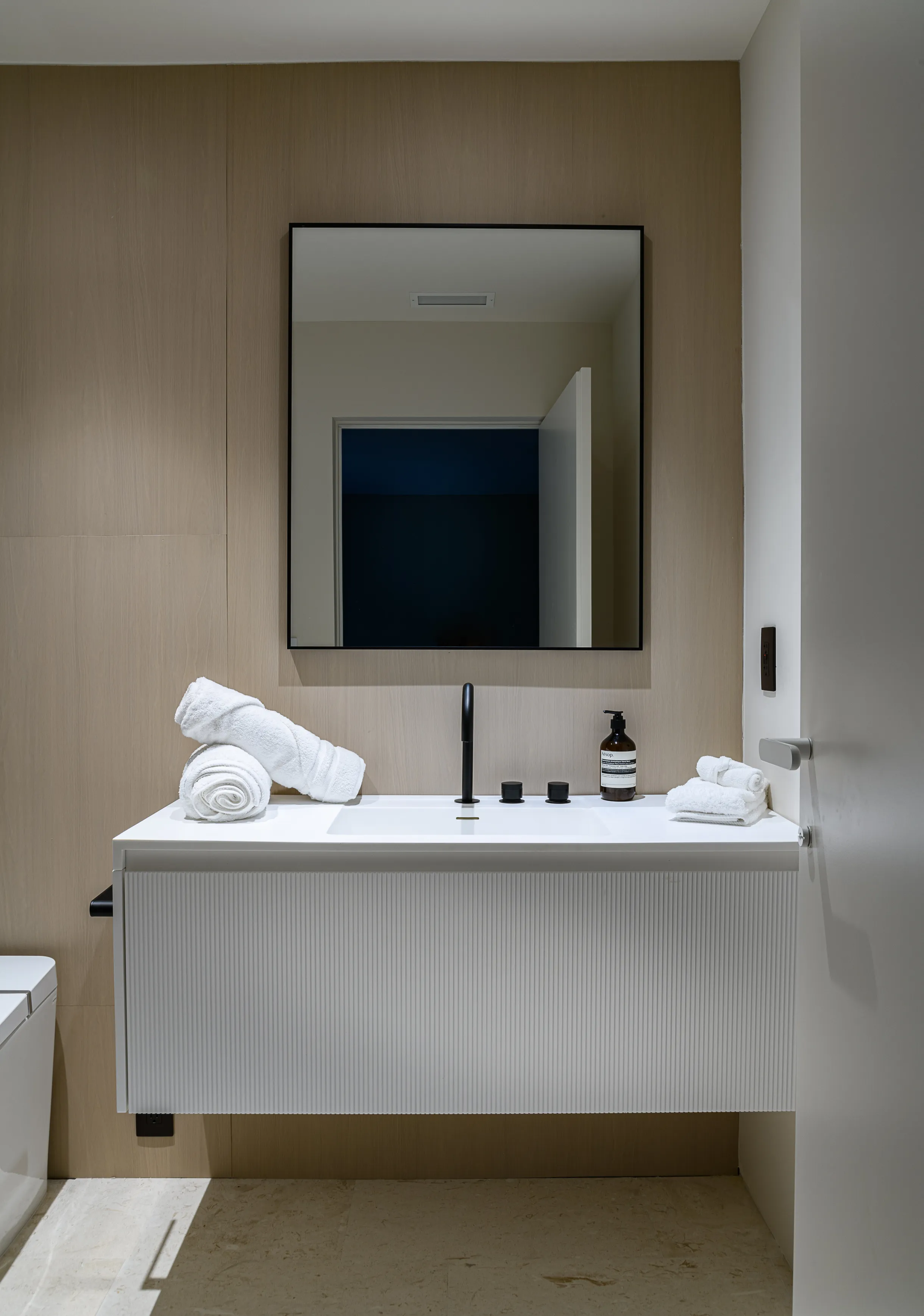 Wander Hollywood Ember #14