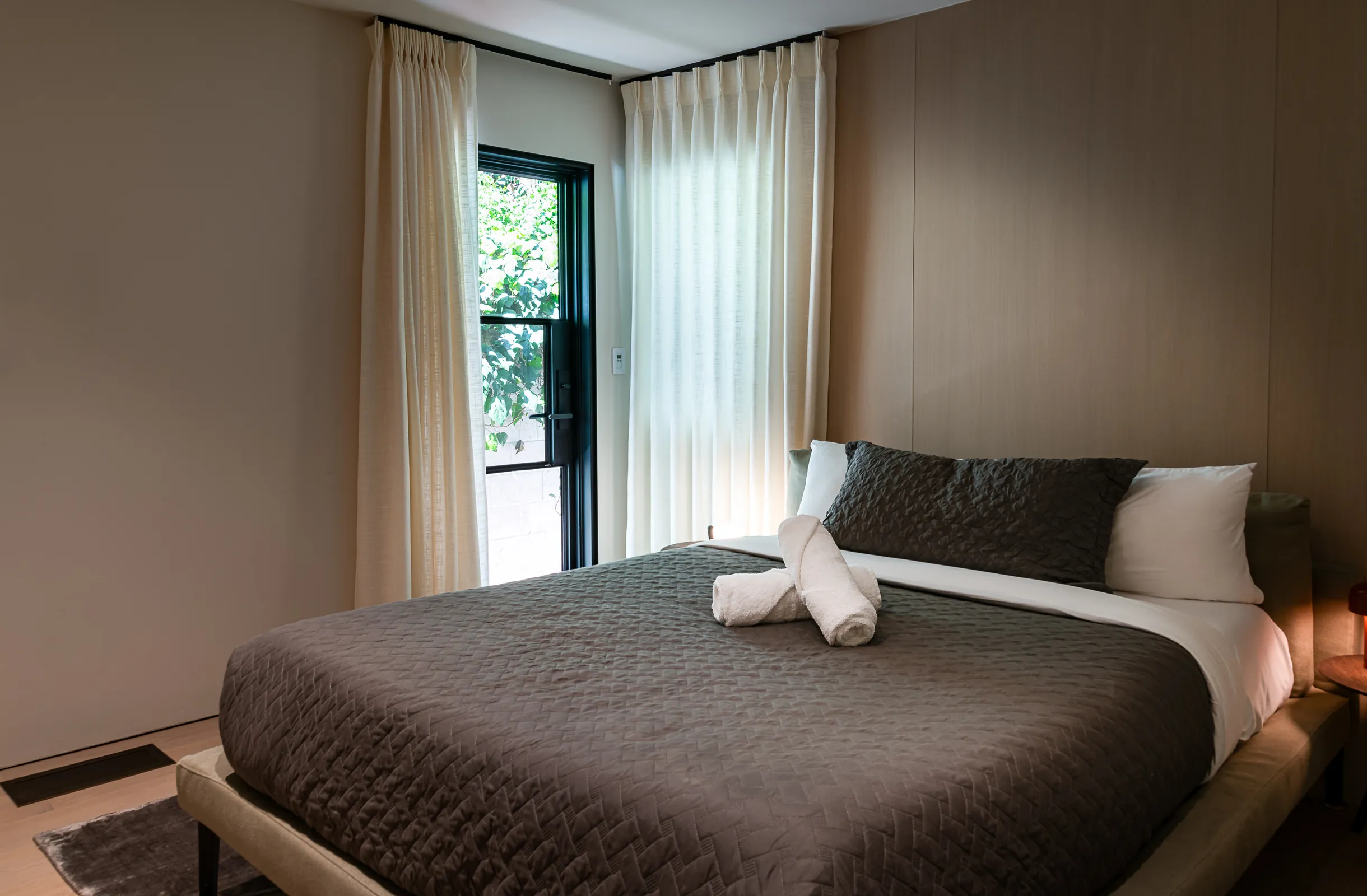 Wander Hollywood Ember #15