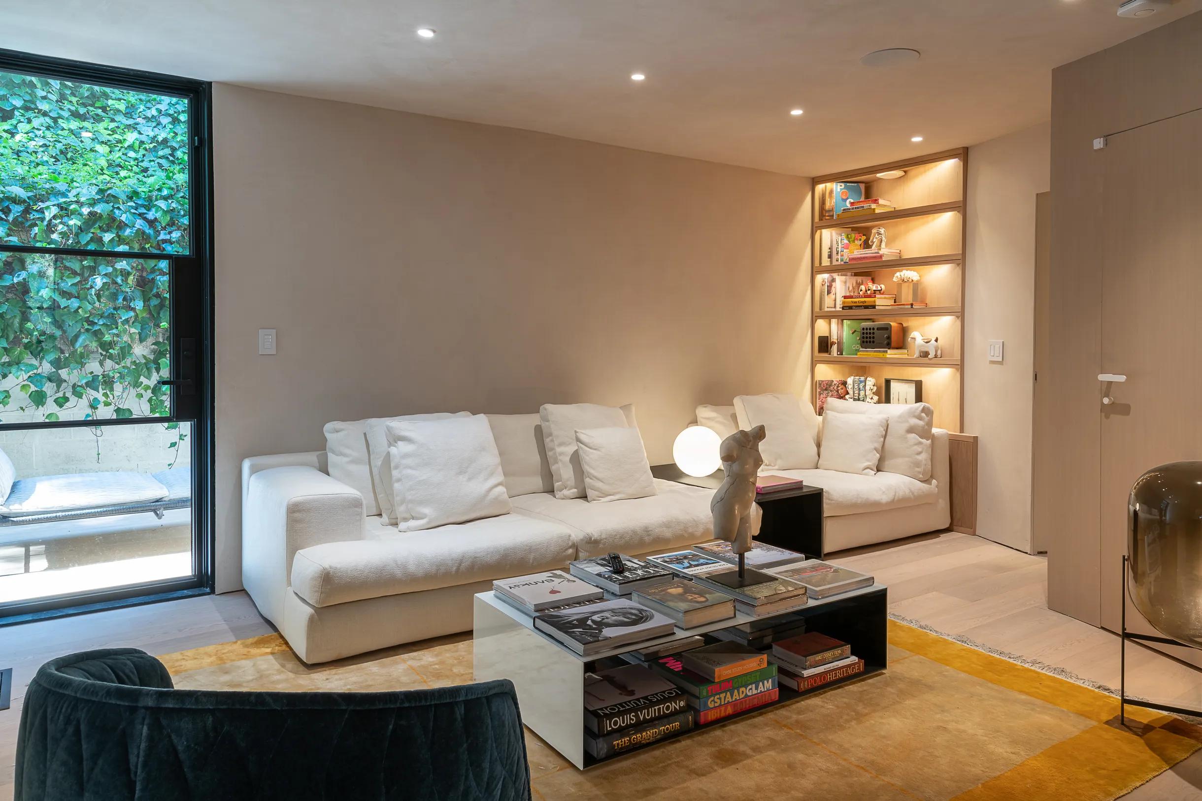 Wander Hollywood Ember #17