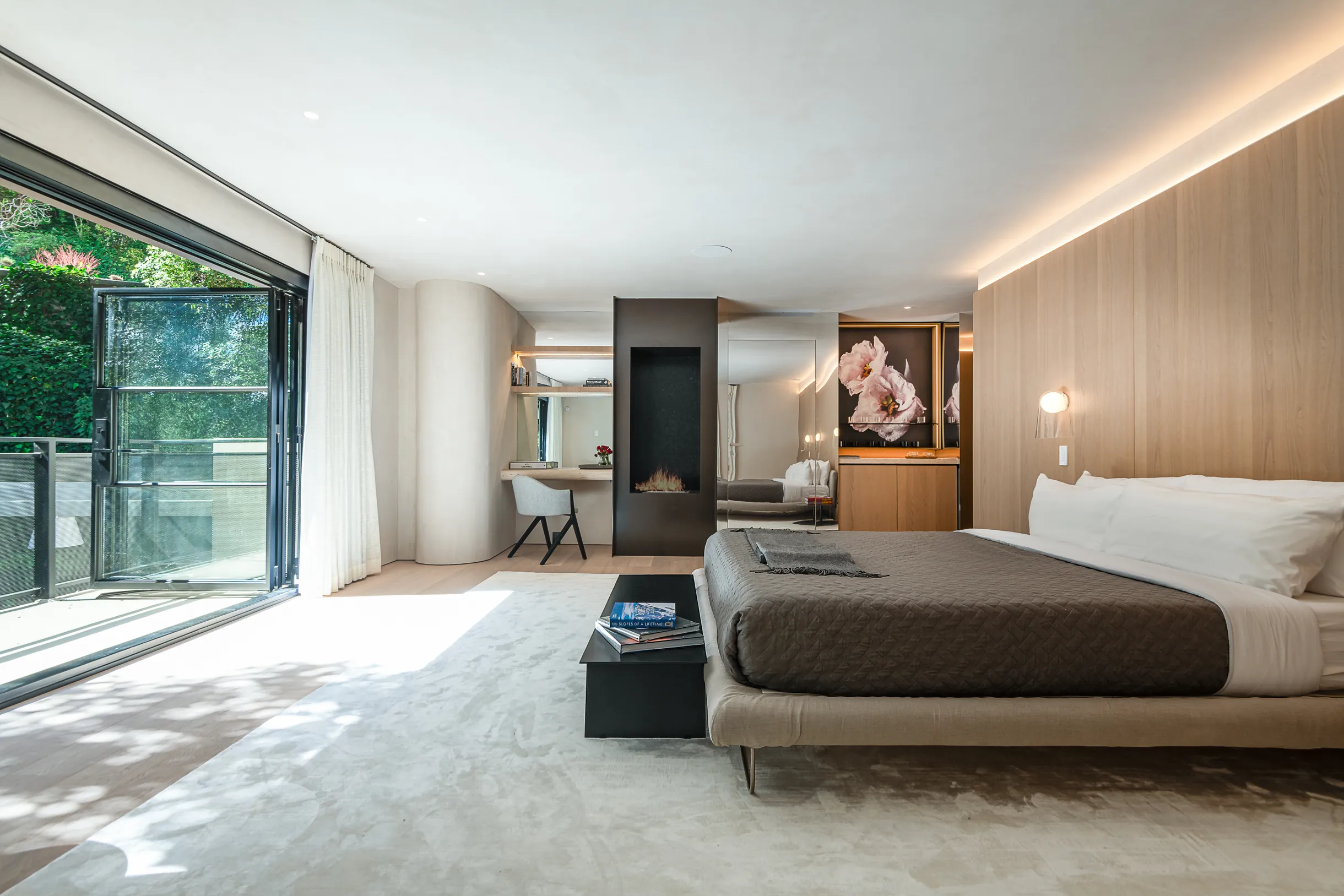 Wander Hollywood Ember #37