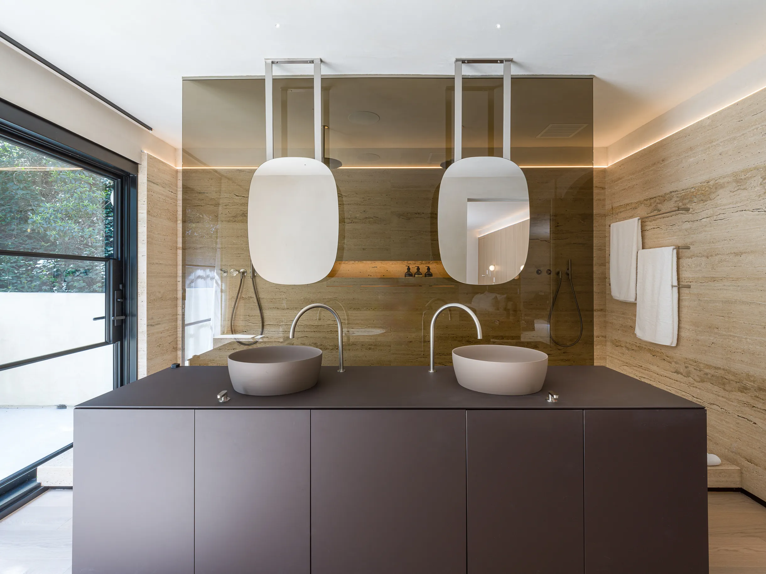 Wander Hollywood Ember #38