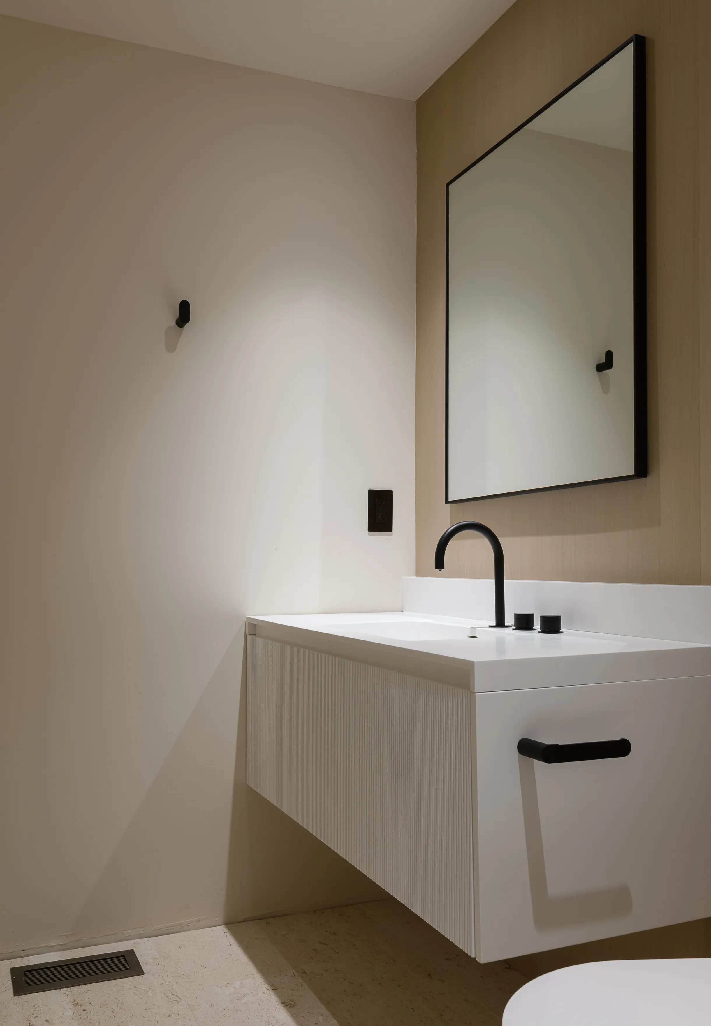 Wander Hollywood Ember #21