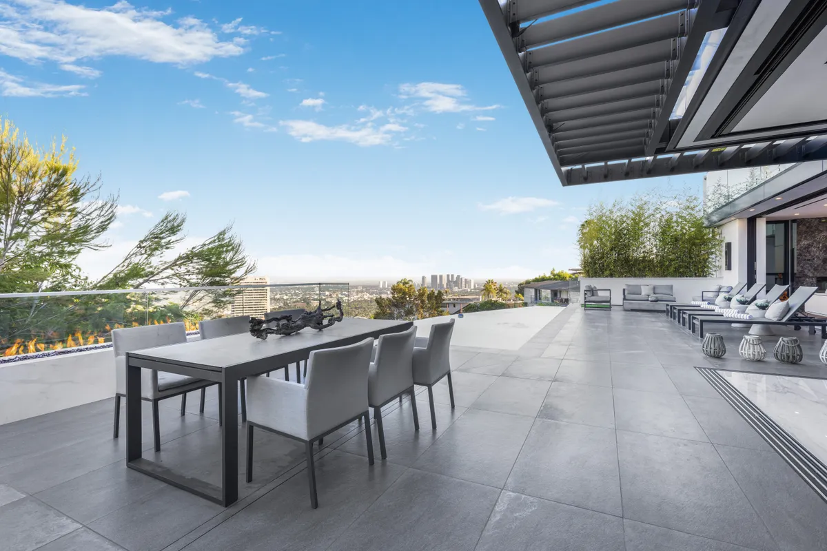 Wander Hollywood Hills Oasis