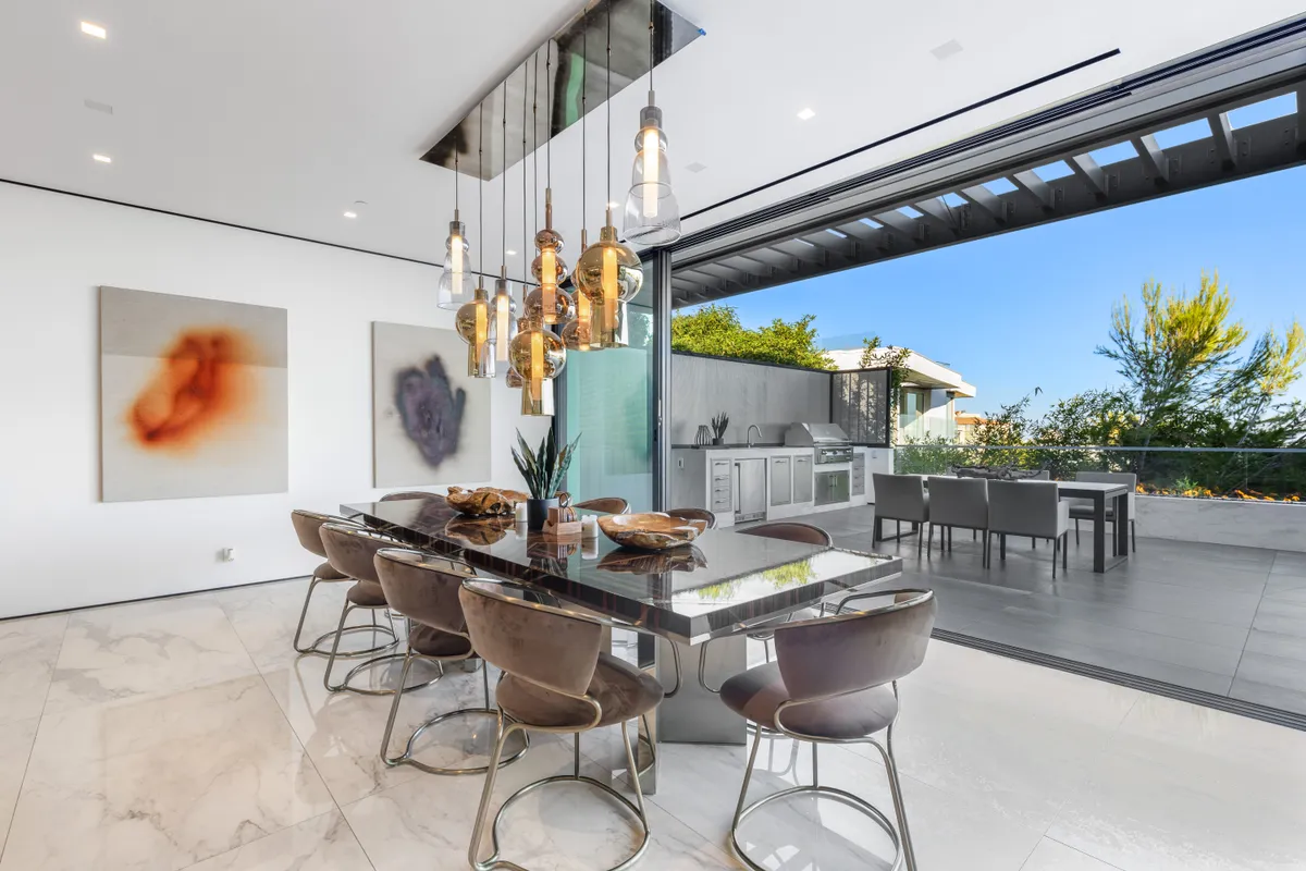 Wander Hollywood Hills Oasis